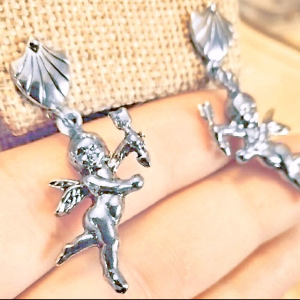 5/$20 Vntg ANGEL earrings silver tone cherub